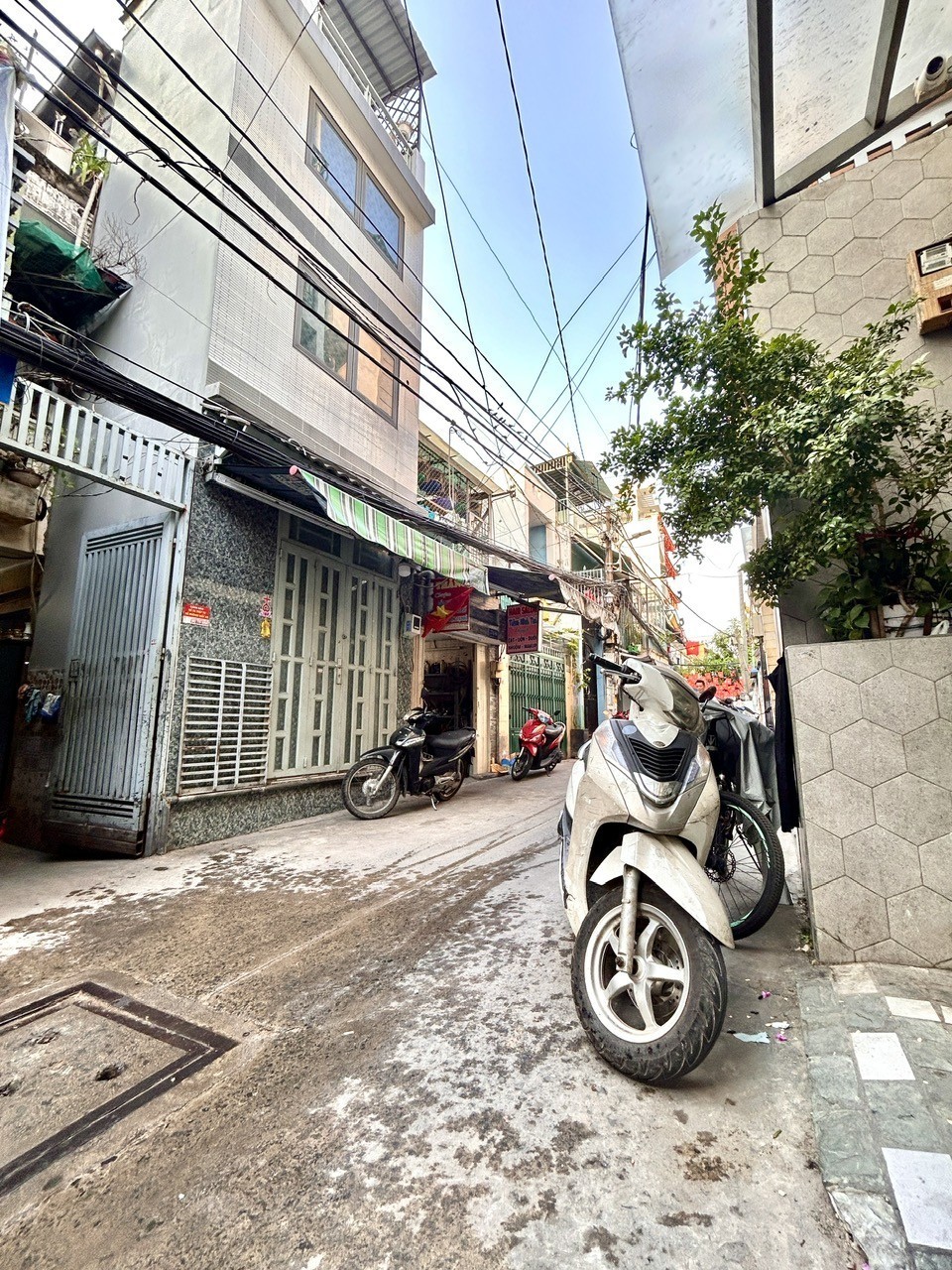 CHỈ 2.4T - CHỦ THIỆN CHÍ BÁN NHÀ CÁCH 100M RA MẶT TIỀN XE HƠI Đ. ĐOÀN VĂN BƠ- GĂN CHỢ 200 Đ. XÓM 2