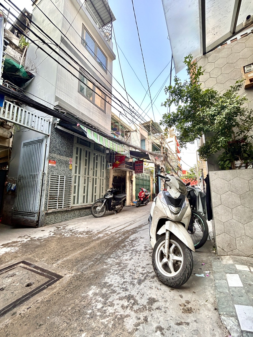 BÁN NHÀ Đ. ĐOÀN VĂN BƠ- CHỈ 2.4T- NHÀ HIẾM NGANG 3.8M-  100M RA MẶT TIỀN XE HƠI- GẦN CHỢ 200 Đ. 5