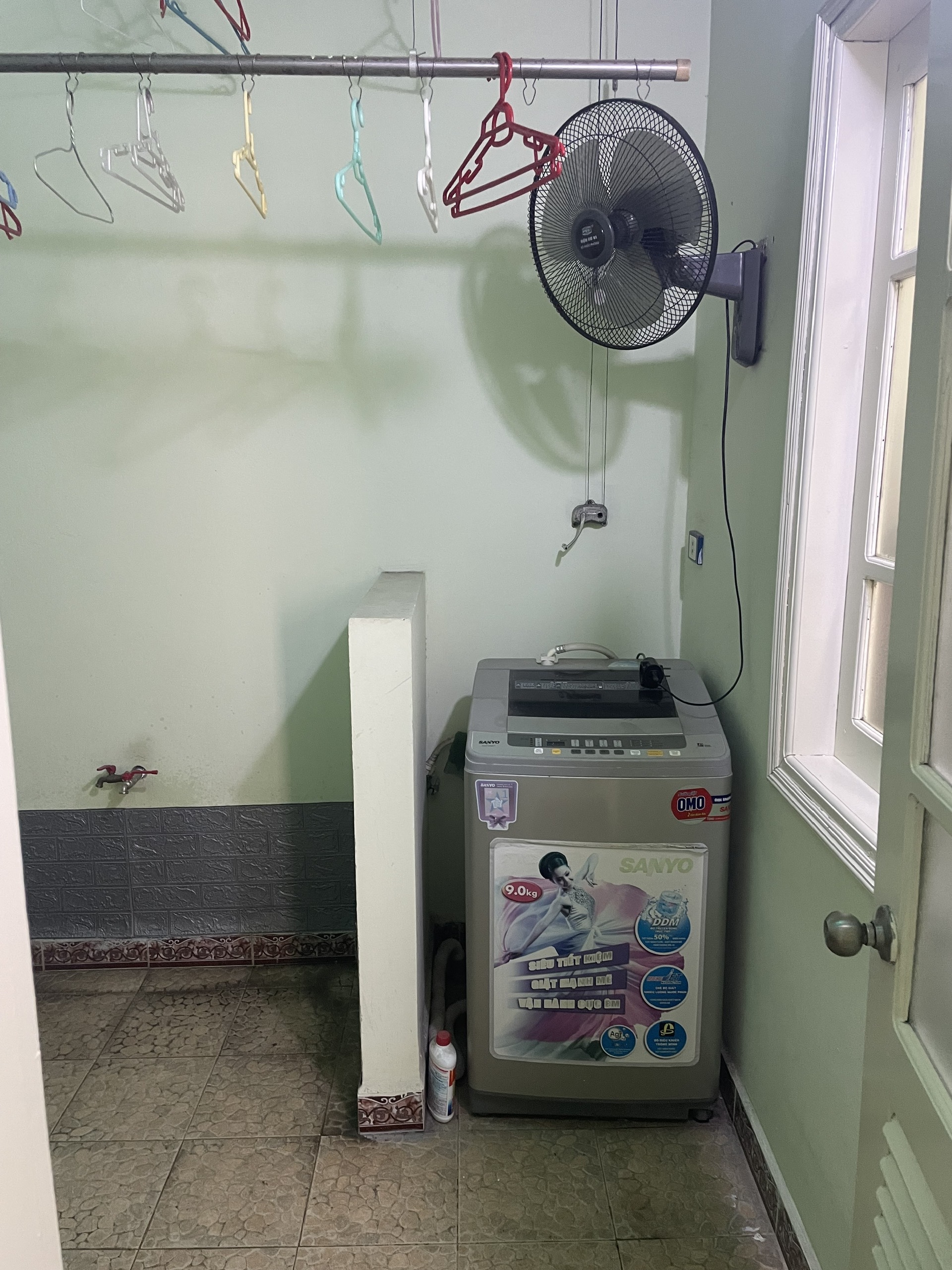 Cho thuê nhà 4 tầng tại ngõ 639 Hoàng Hoa Thám, Ba Đình. Ngõ rộng ba gác tránh. Chỉ 12tr 8