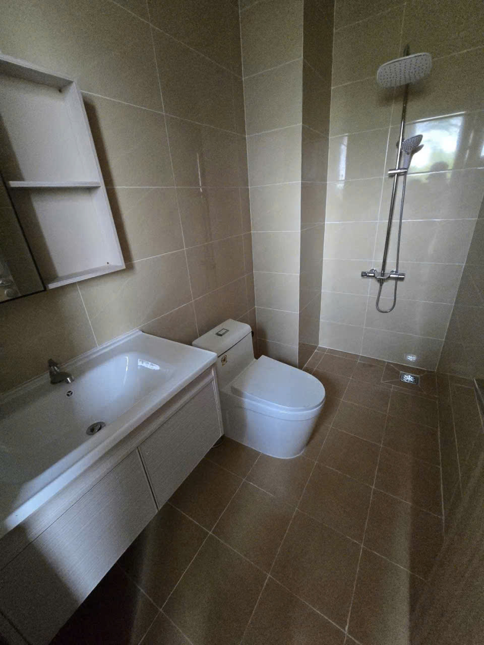 Bán 2 nhà mới xây Phước Vân dt 115m2 , 1 lầu,4pn,3wc hướng Đông Bắc giá 2,75 tỷ / căn 22