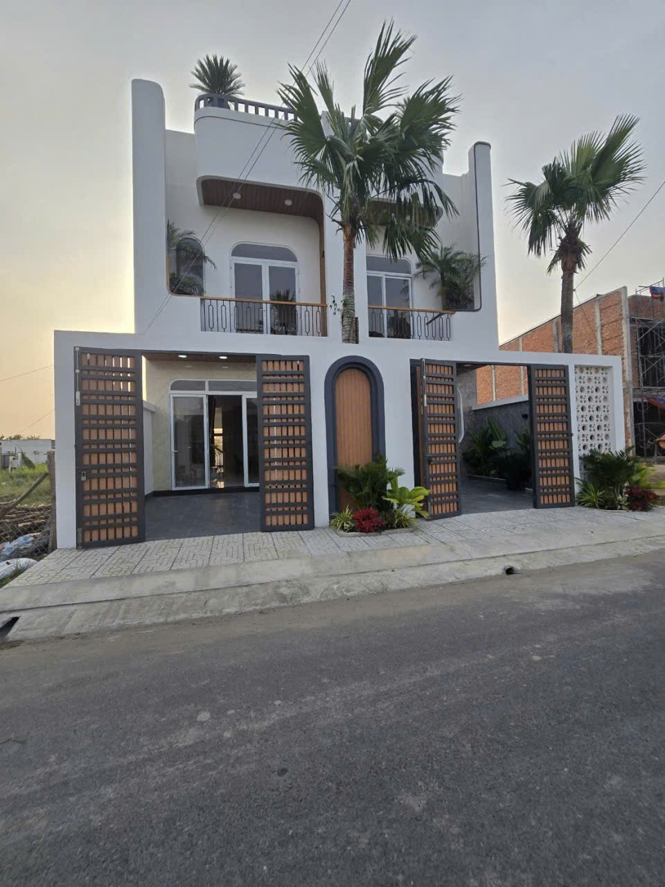 Bán 2 nhà mới xây Phước Vân dt 115m2 , 1 lầu,4pn,3wc hướng Đông Bắc giá 2,75 tỷ / căn 24