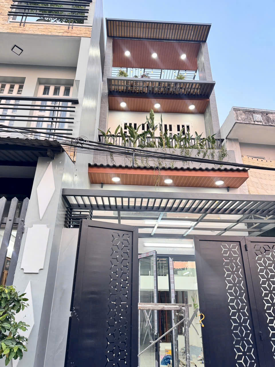 Bán nhà mới xây 832/....Chiến Lược, Bình Trị Đông dt 72m2 ,2 lầu, 5pn,4wc giá 6,85 tỷ