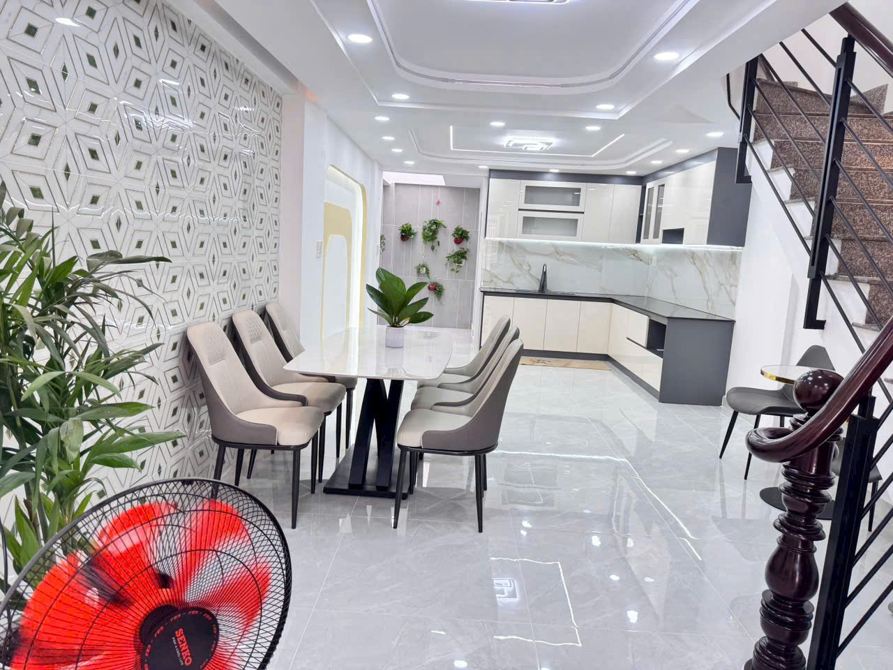 Bán nhà mới xây 832/....Chiến Lược, Bình Trị Đông dt 72m2 ,2 lầu, 5pn,4wc giá 6,85 tỷ 5