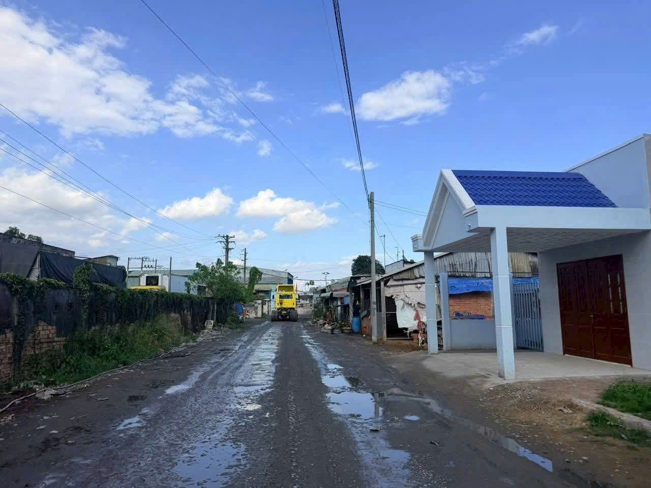 Bán nhà cấp 4 Nhựt Chánh, Bến Lức dt 135m2 thổ cư đường xe cont giá 2,5 tỷ