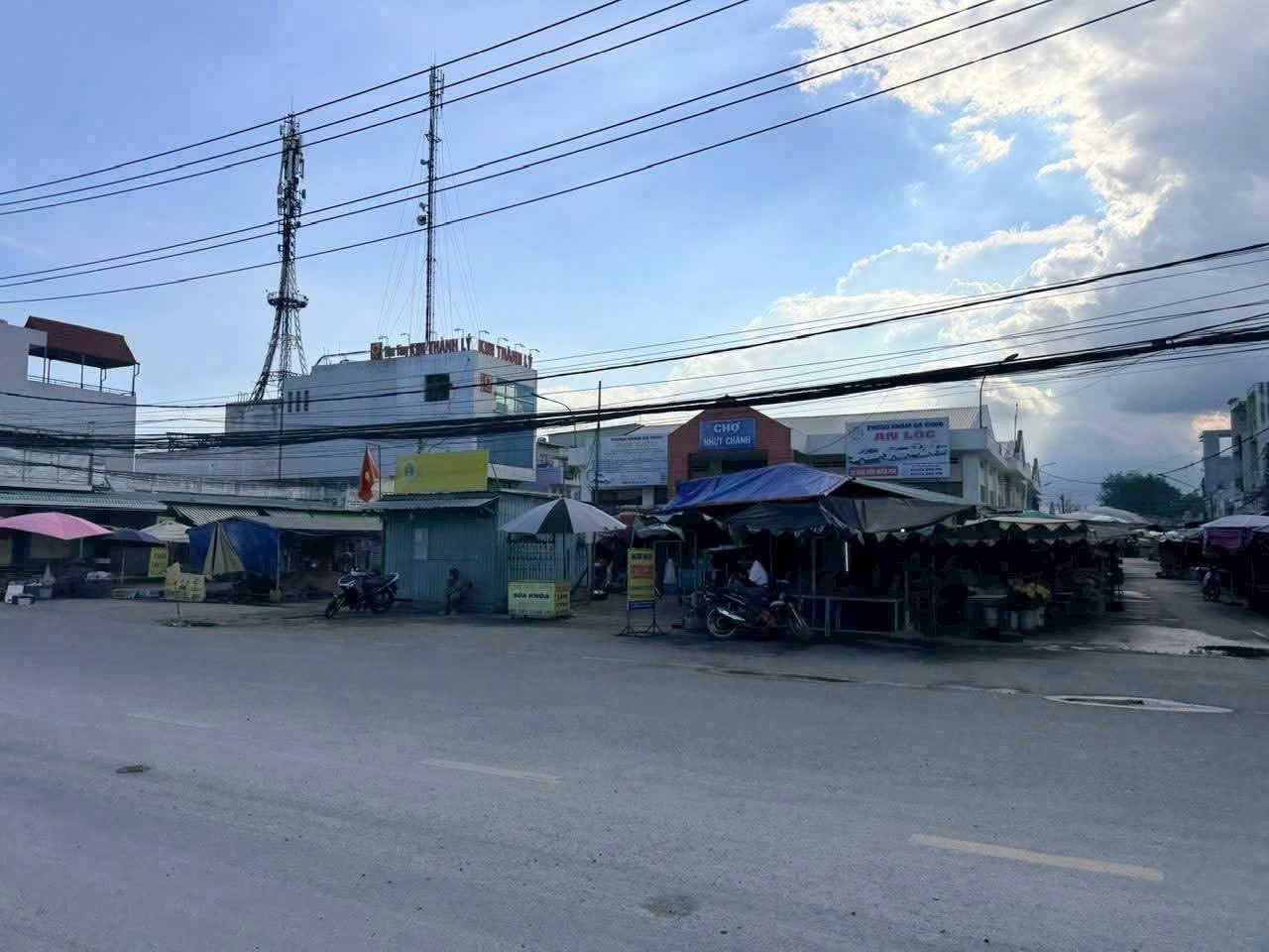 Bán nhà cấp 4 Nhựt Chánh, Bến Lức dt 135m2 thổ cư đường xe cont giá 2,5 tỷ 2