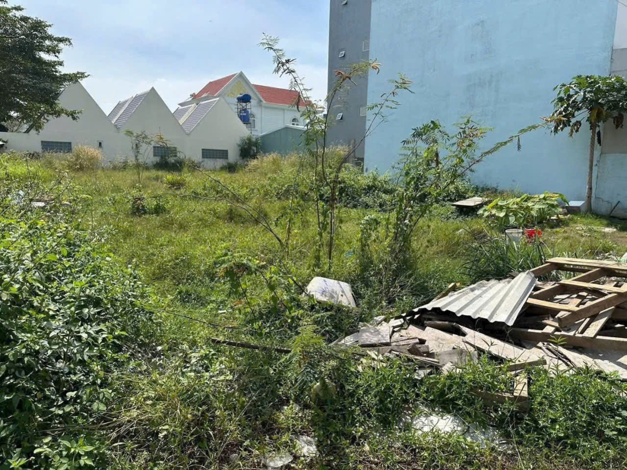 Bán đất thổ cư góc 2 mt đường KDC Hưng Gia, thị trấn Bến Lức dt 244,6m2 giá giảm còn 7,5 tỷ 2