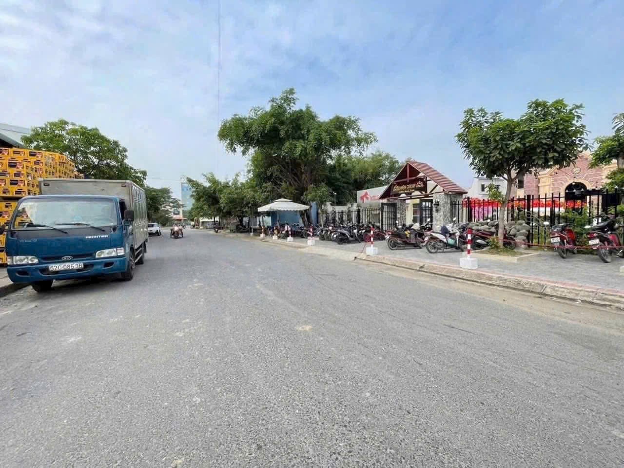 Bán đất thổ cư góc 2 mt đường KDC Hưng Gia, thị trấn Bến Lức dt 244,6m2 giá giảm còn 7,5 tỷ 3