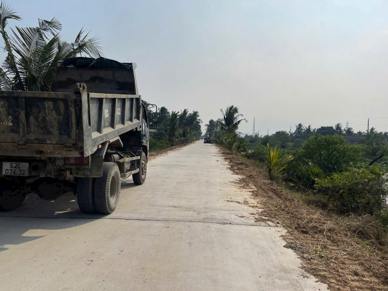 Bán đất view kênh đường xe ben xã Bình Đức dt 2000m2 ( 200m2 thổ ) giá 1,7 tỷ 5