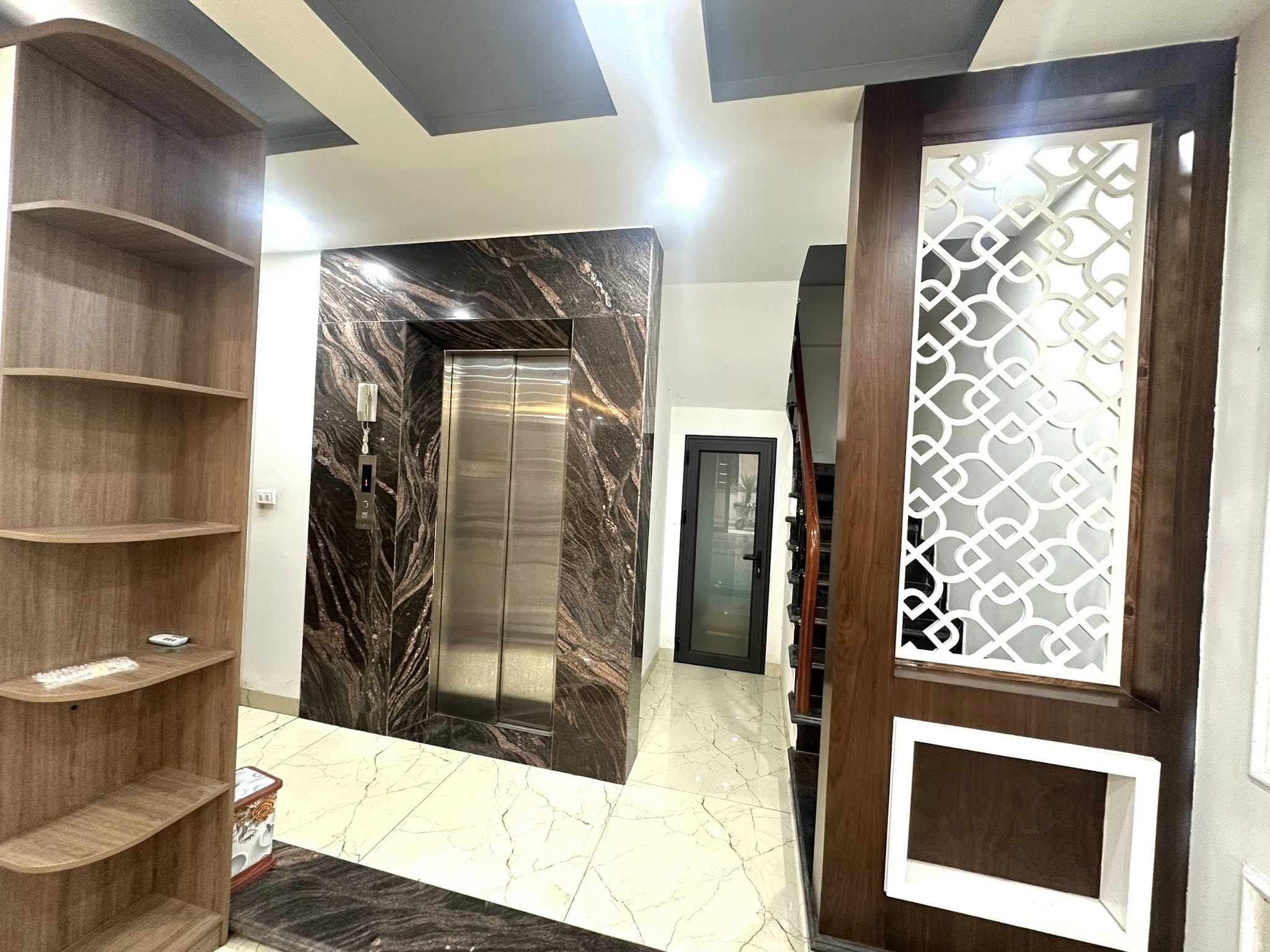 BÁN NHÀ ĐỖ QUANG, DT62M 6T THANG MÁY, VỈA HÈ, OTO TRÁNH, KINH DOANH, VP, HƠN 30 TỶ 5