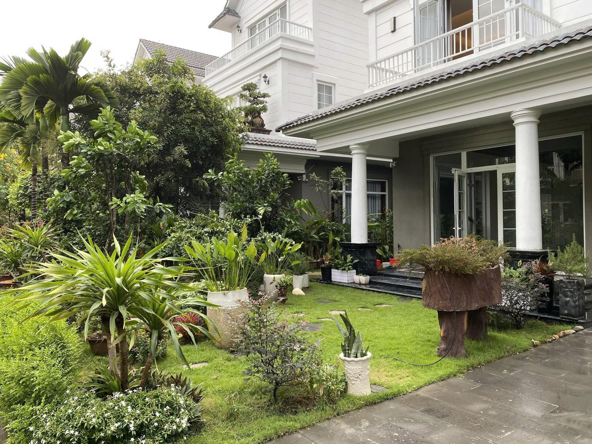 Cho thuê Biệt thự Phường Phú Hữu, Quận 9, Diện tích 360m², Giá 055 Triệu/tháng 12