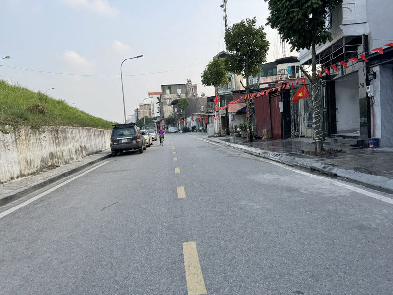 Bán đất Phúc Lợi 60m2: mặt tiền rộng 4,5m - 3 ô tô tránh - mặt đường Đê Vàng kinh doanh