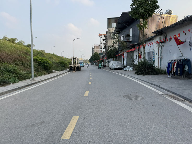 Bán đất Phúc Lợi 60m2: mặt tiền rộng 4,5m - 3 ô tô tránh - mặt đường Đê Vàng kinh doanh 5