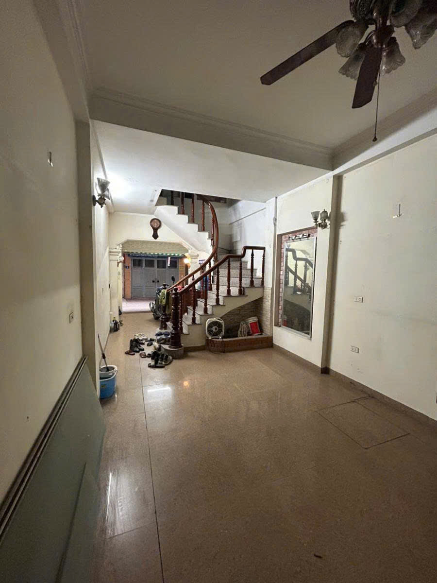 Phố Trạm Long Biên 8 tỷ 50m ngõ thông thoáng sát phố 3