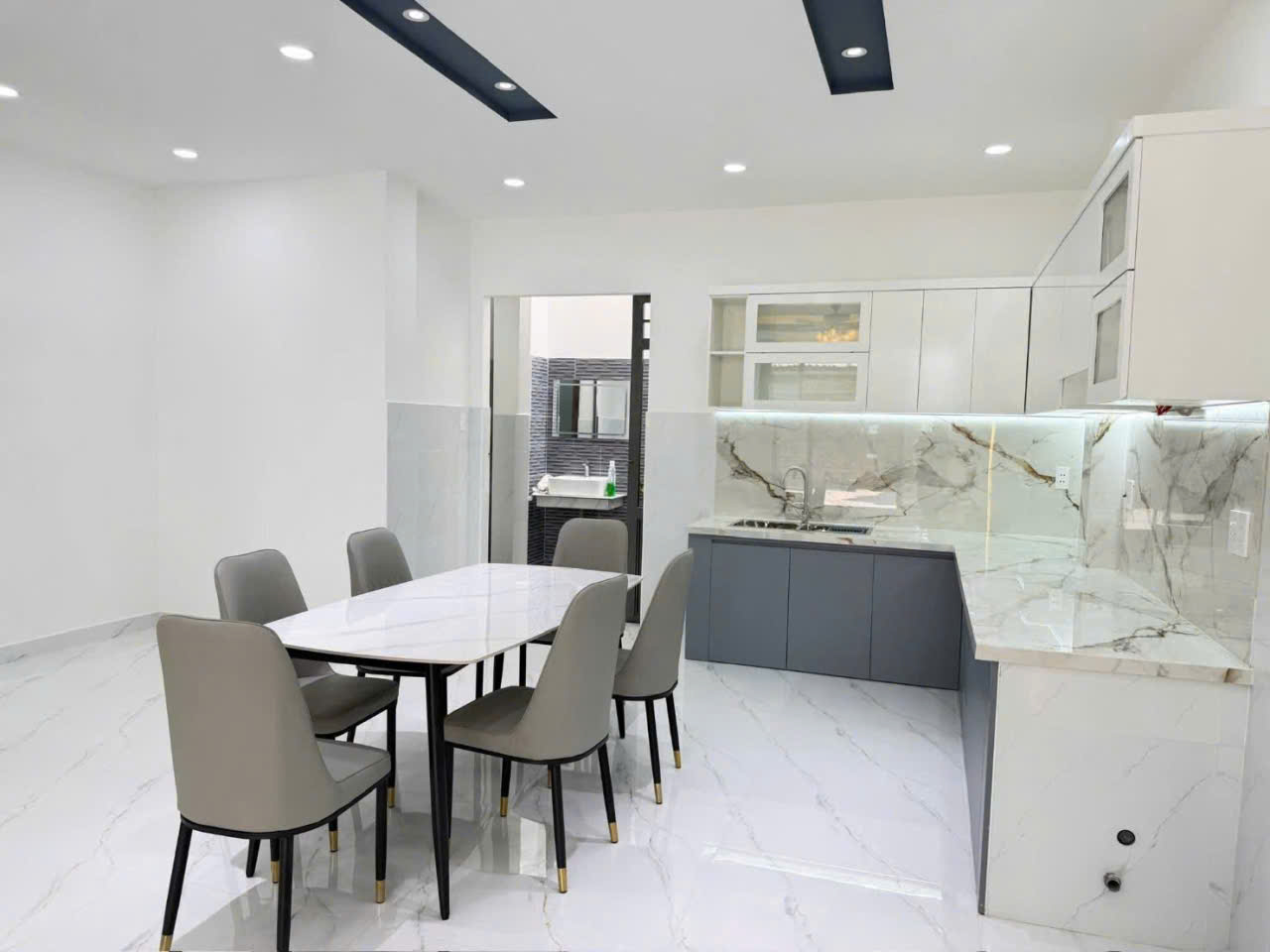 Bán nhà hẻm 8m Liên khu 4-5, Bình Hưng Hòa B góc 2 mt , 1 lầu ,3 pn ,3wc giá 5,6 tỷ 9