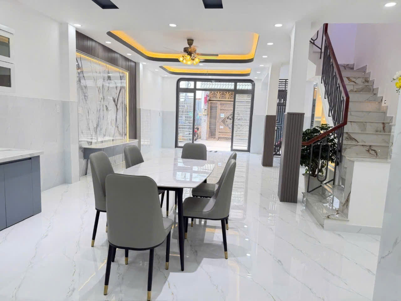 Bán nhà hẻm 8m Liên khu 4-5, Bình Hưng Hòa B góc 2 mt , 1 lầu ,3 pn ,3wc giá 5,6 tỷ 11