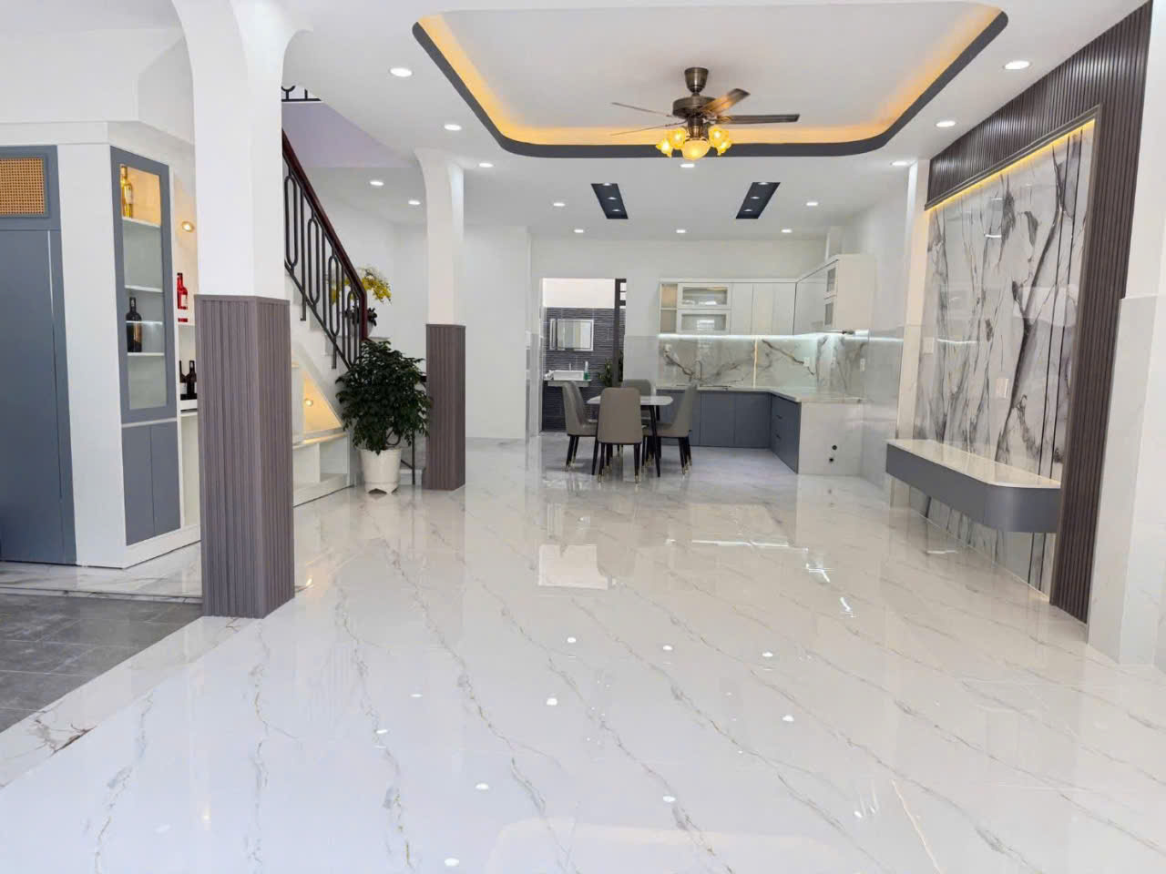 Bán nhà hẻm 8m Liên khu 4-5, Bình Hưng Hòa B góc 2 mt , 1 lầu ,3 pn ,3wc giá 5,6 tỷ 12