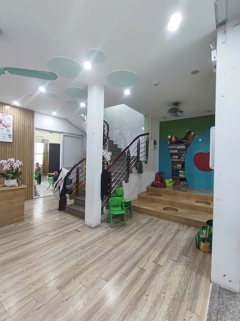 Cần bán 102m2 nhà 4 tầng mặt phố Chính Trung, Gia Lâm. Đang cho thuê dòng tiền ổn định 6