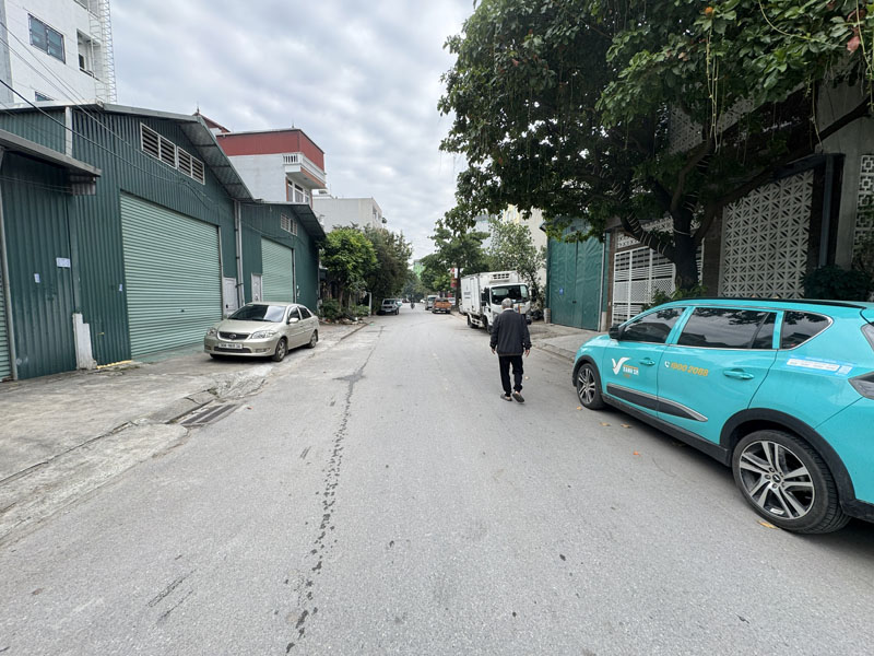 Cần bán 102m2 nhà 4 tầng mặt phố Chính Trung, Gia Lâm. Đang cho thuê dòng tiền ổn định 9