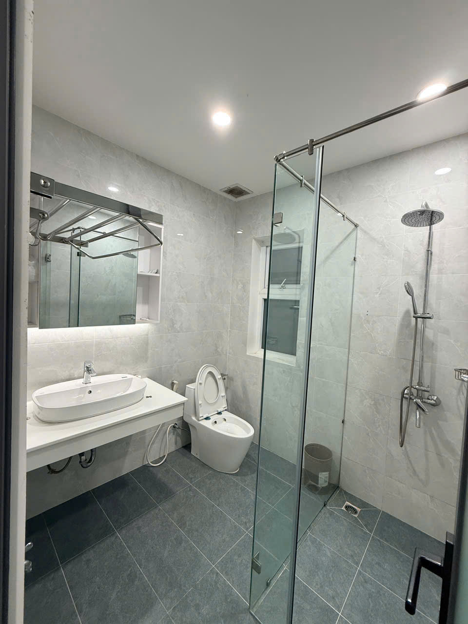 Cho thuê Nhà mặt tiền Quận 9, Hồ Chí Minh, Diện tích 75m², Giá Thương lượng 4