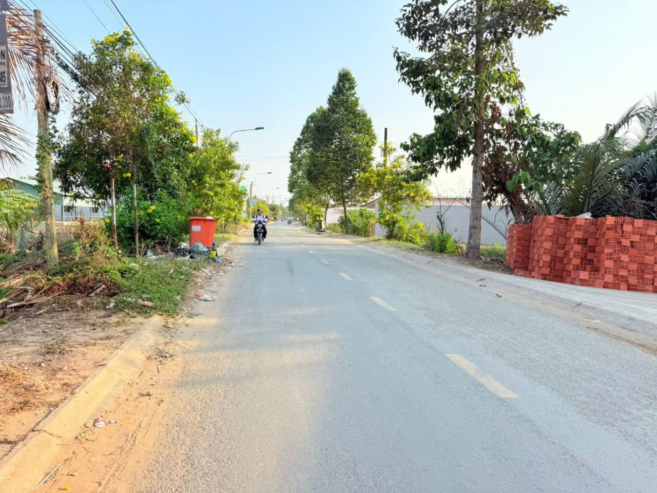 Bán đất thổ cư mt Nguyễn Văn Nhâm, xã Thanh Phú dt 235m2 giá 4,8 tỷ