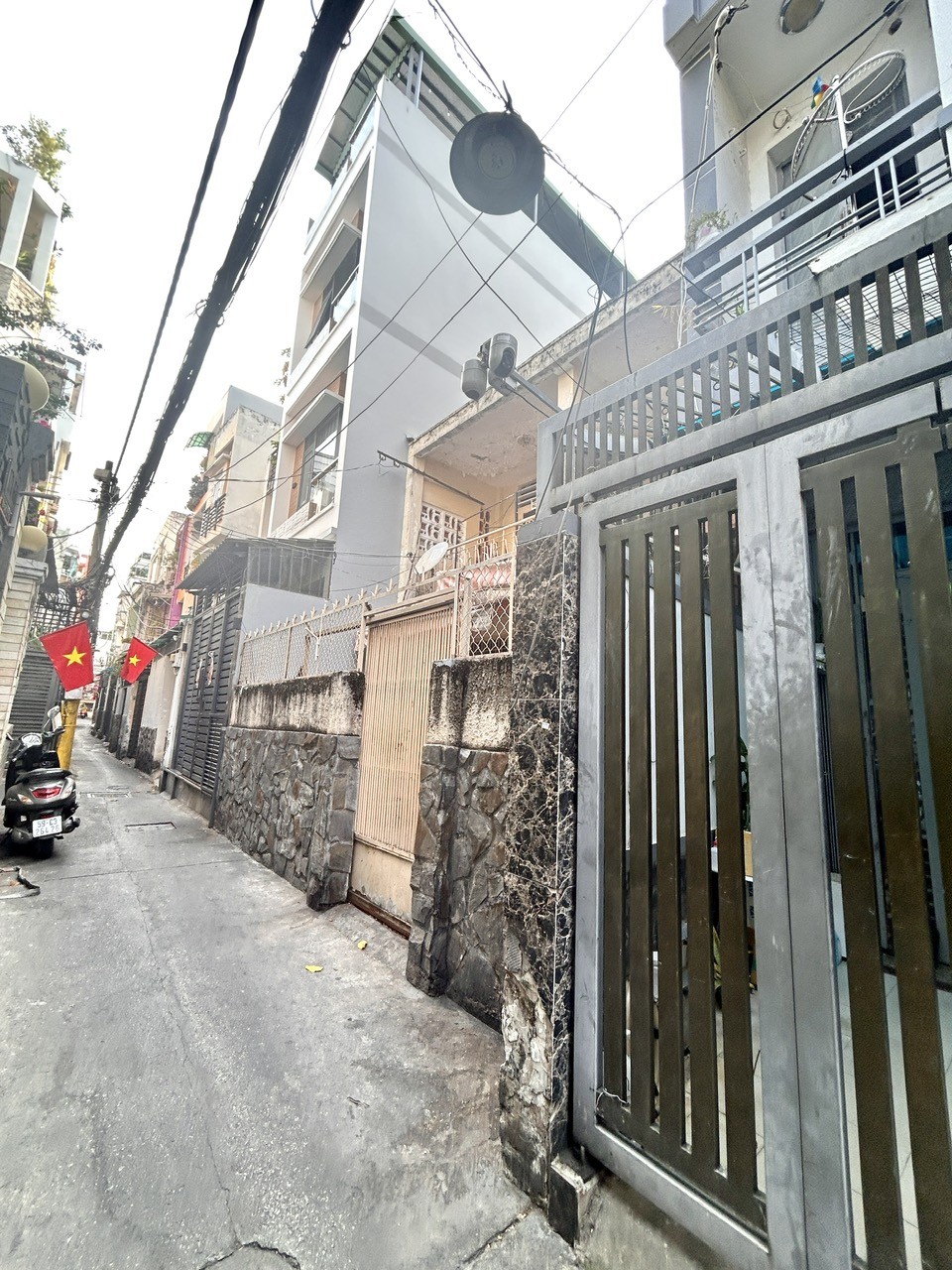 SIÊU PHẨM NHÀ NGƠN GẦN MẶT TIENF XE HƠI Đ.TÔN ĐẢN- VỚI TÀI CHÍNH 6.5T KHÔNG CÓ CĂN THỨ 2 DT LỚN 74 2