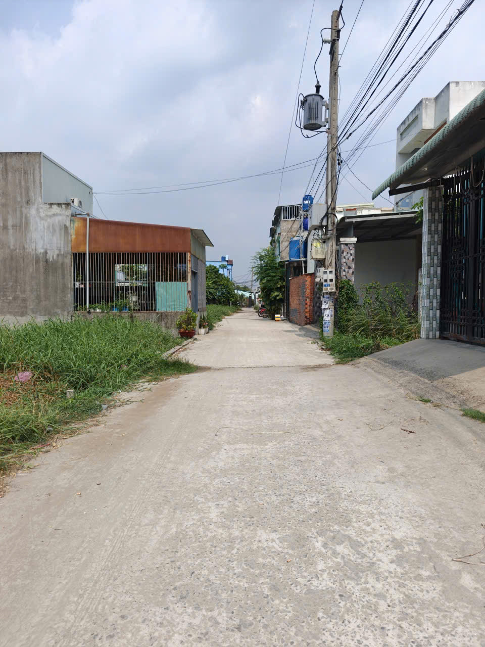 Bán đất thổ cư đường beton 4m xã Đức Hòa Đông gần cổng chào Tân Đức dt 105m2 giá 1,3 tỷ 3