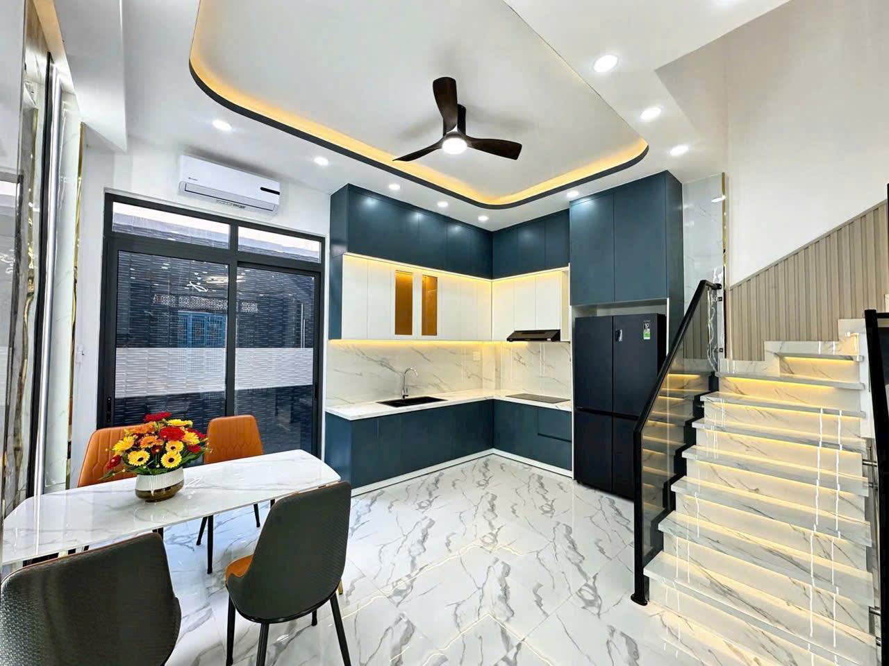 NHÀ ĐẸP LÊN SÓNG, 4 TẦNG, XE HƠI NGAY NHÀ, 5X12M, CHỈ HƠN 8 TỶ 2