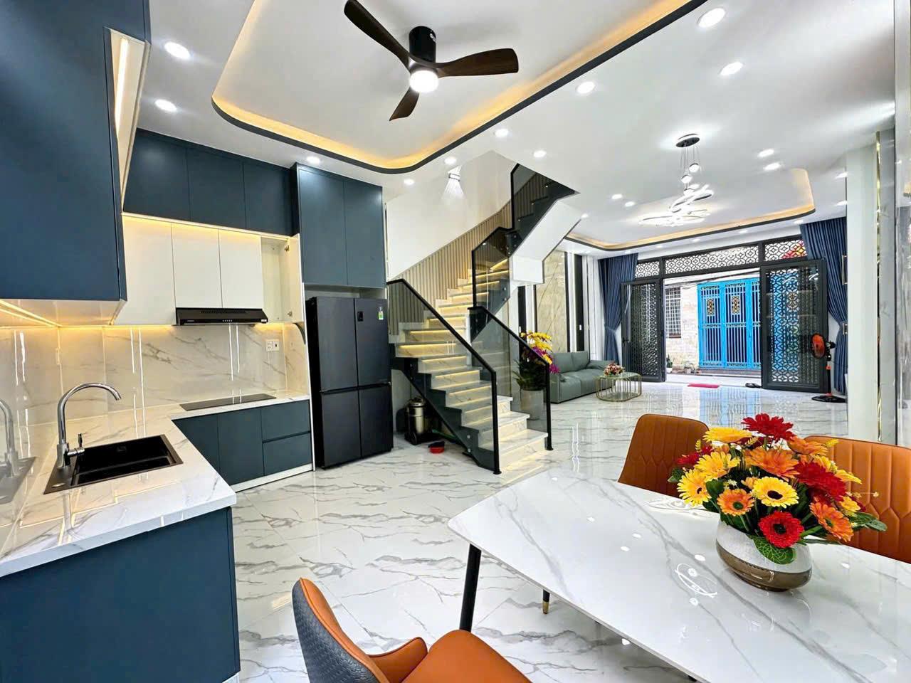 NHÀ ĐẸP LÊN SÓNG, 4 TẦNG, XE HƠI NGAY NHÀ, 5X12M, CHỈ HƠN 8 TỶ 3