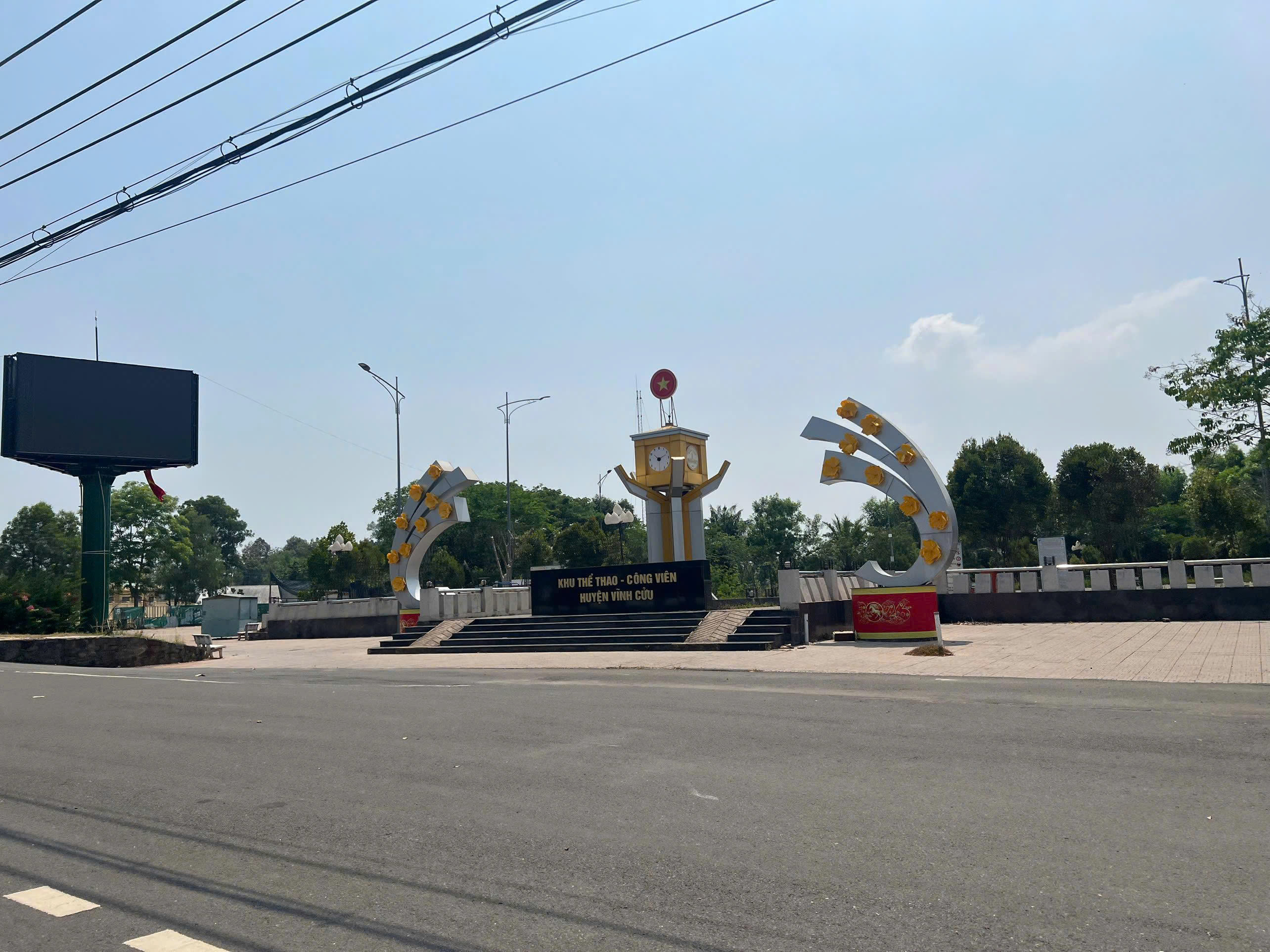 MỘT BƯỚC ĐẾN PHỐ THỊ - VÀI PHÚT CHẠM THIÊN NHIÊN 3