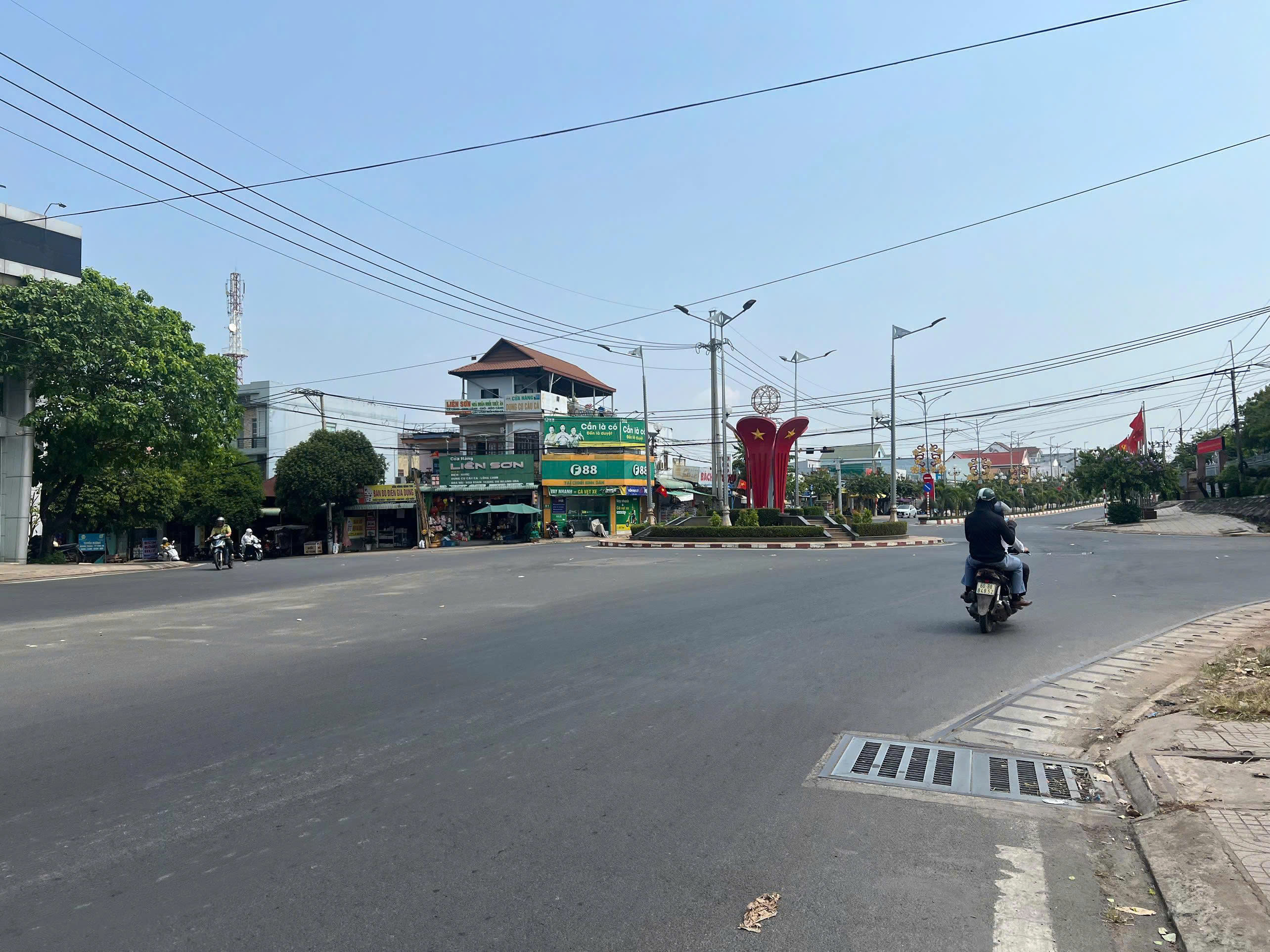 MỘT BƯỚC ĐẾN PHỐ THỊ - VÀI PHÚT CHẠM THIÊN NHIÊN 5