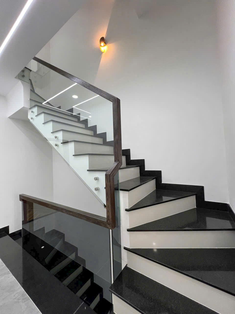 Bán nhà đường D18, KDC Cát Tường Phú Sinh, Đức Lập Hạ dt 65,2m2. 3 lầu, 4pn,4wc giá 3,45 tỷ 9