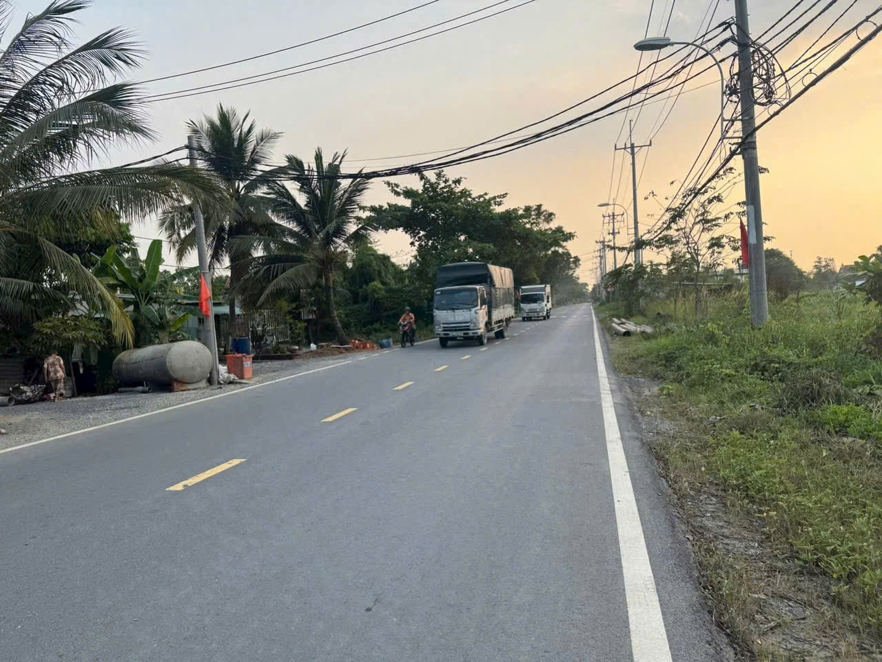 Bán đất mặt tiền Mai Bá Hương,Lê Minh Xuân dt 1000m2 (gần 800m2 thổ cư) giá giảm còn 18 tỷ 2