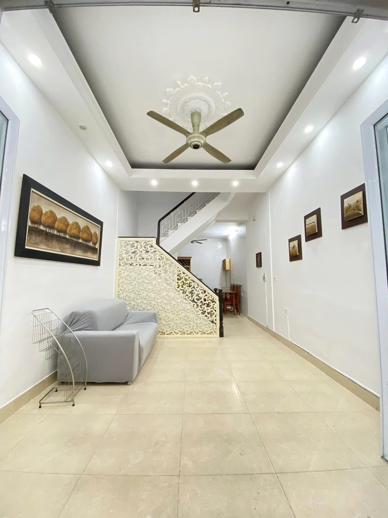 CHO THUÊ NGUYÊN CĂN KHƯƠNG TRUNG, Ô TÔ ĐỖ CỬA, ĐỦ ĐỒ CƠ BẢN, 42M 3T 12TR 0903258273 2