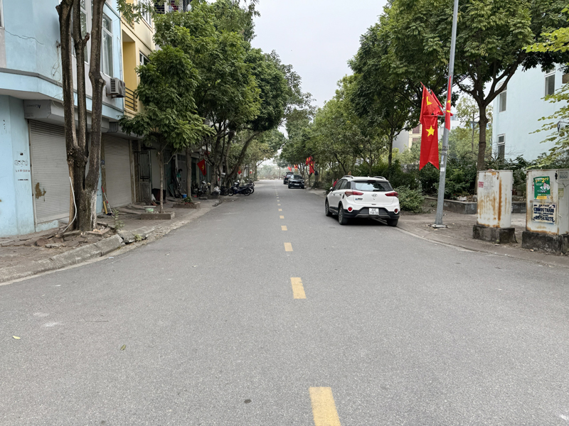 Bán 62m2 Đất TĐC Giang Biên: Đối Diện Vườn Hoa, View Thoáng Trọn Đời - Mặt Tiền Rộng - Đường 3 Ô Tô 3