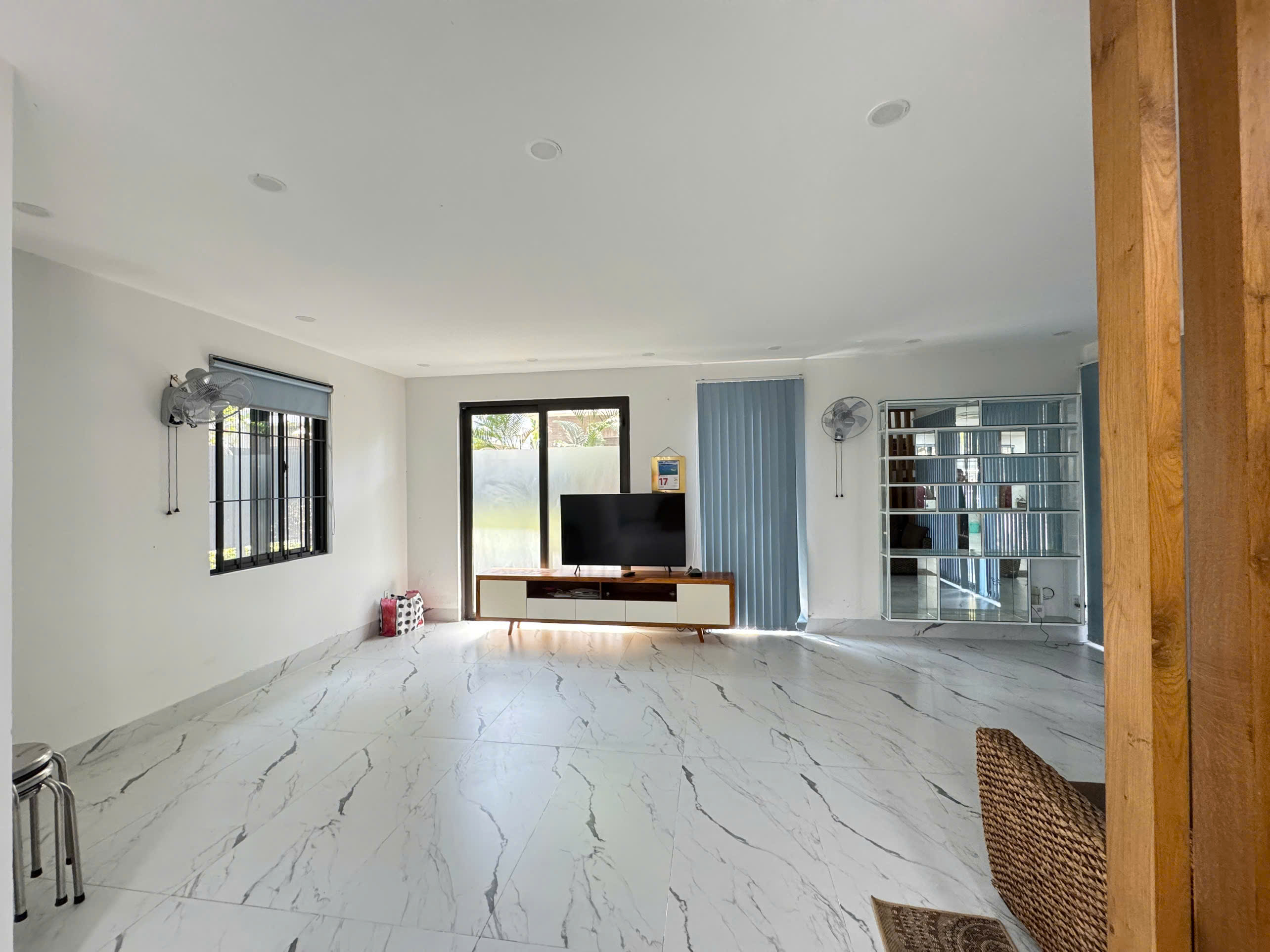 Cho thuê Nhà mặt tiền Quận 9, Hồ Chí Minh, Diện tích 169m², Giá Thương lượng 4