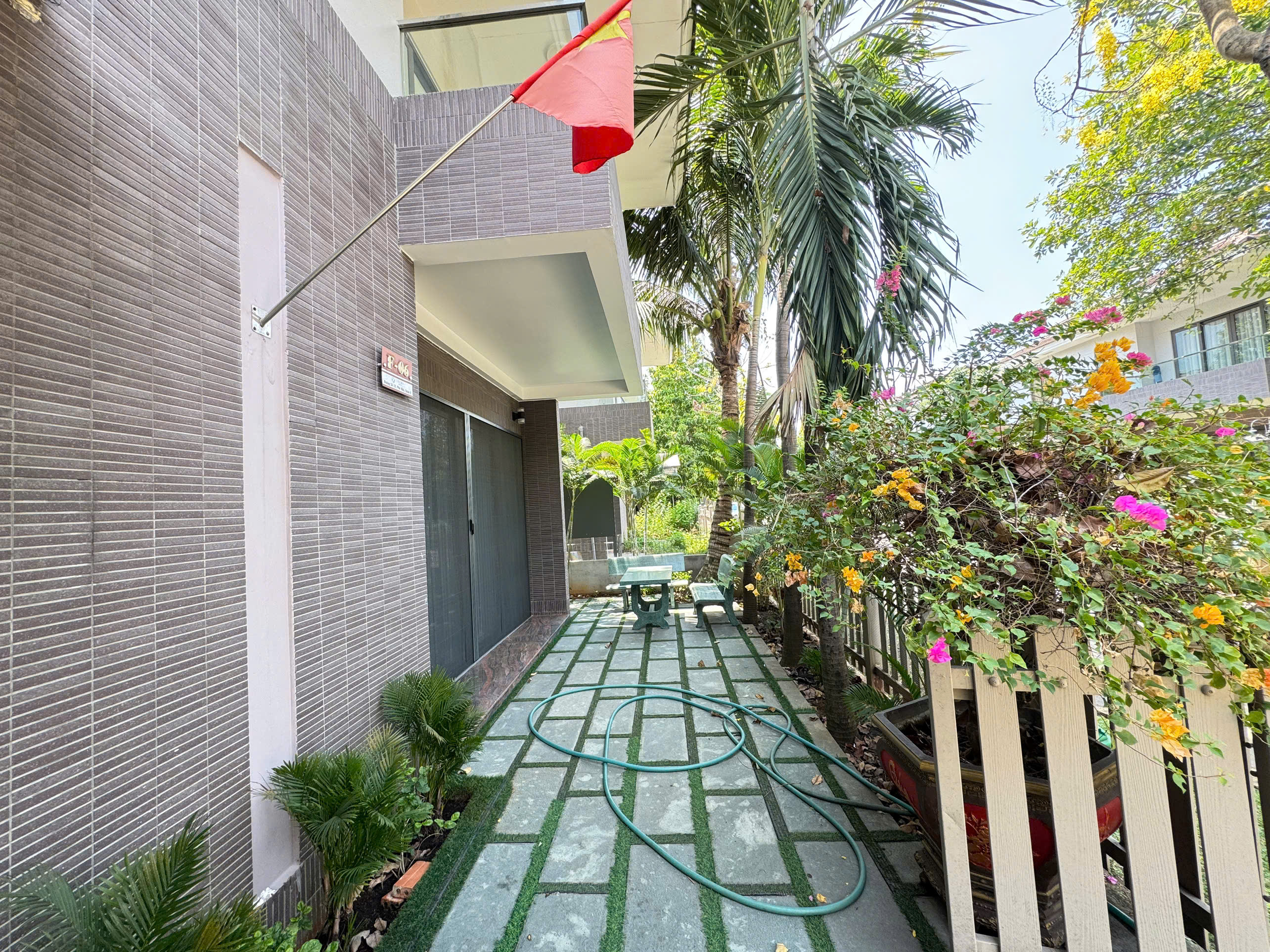 Cho thuê Nhà mặt tiền Quận 9, Hồ Chí Minh, Diện tích 169m², Giá Thương lượng 5