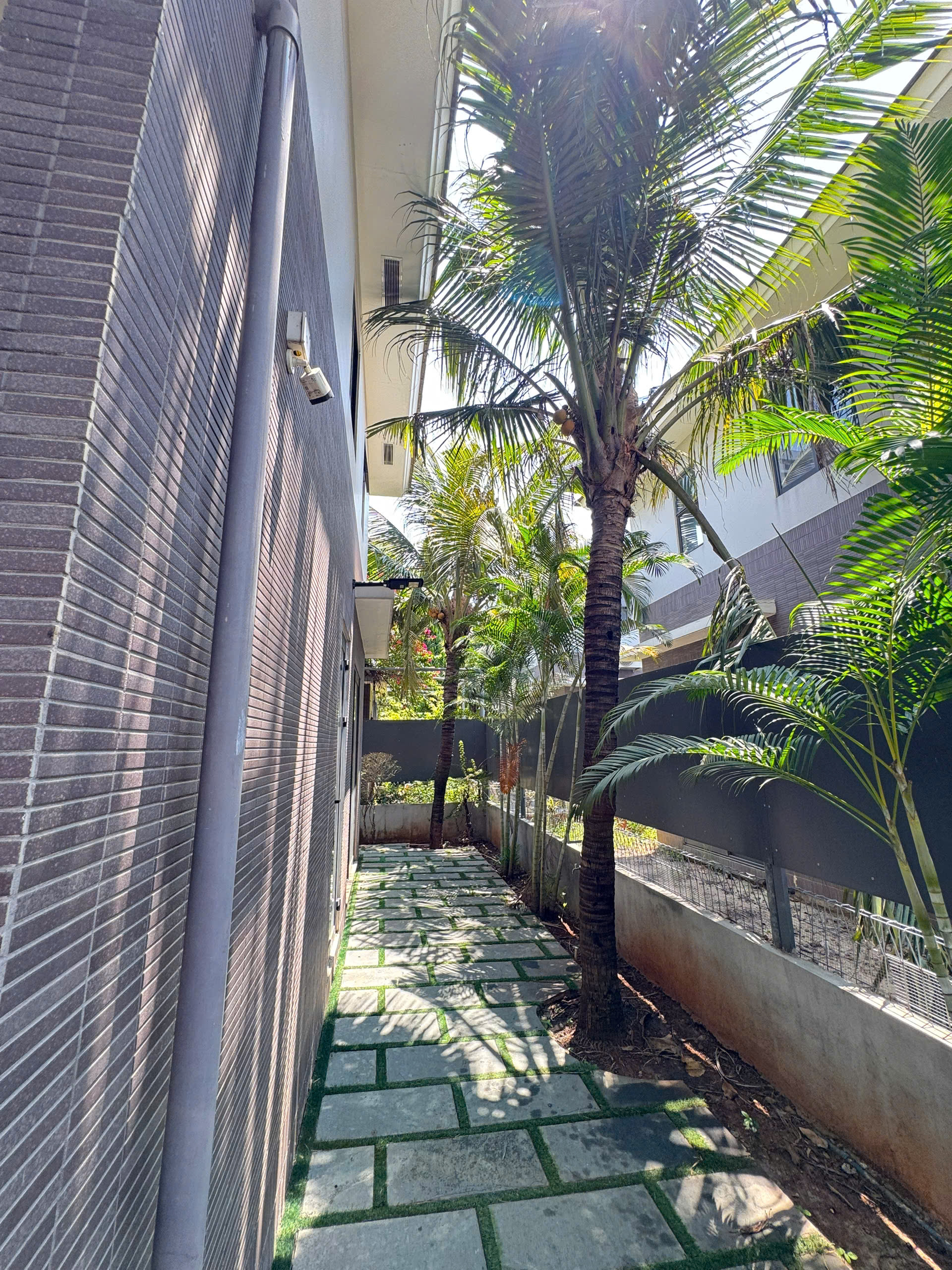 Cho thuê Nhà mặt tiền Quận 9, Hồ Chí Minh, Diện tích 169m², Giá Thương lượng 14