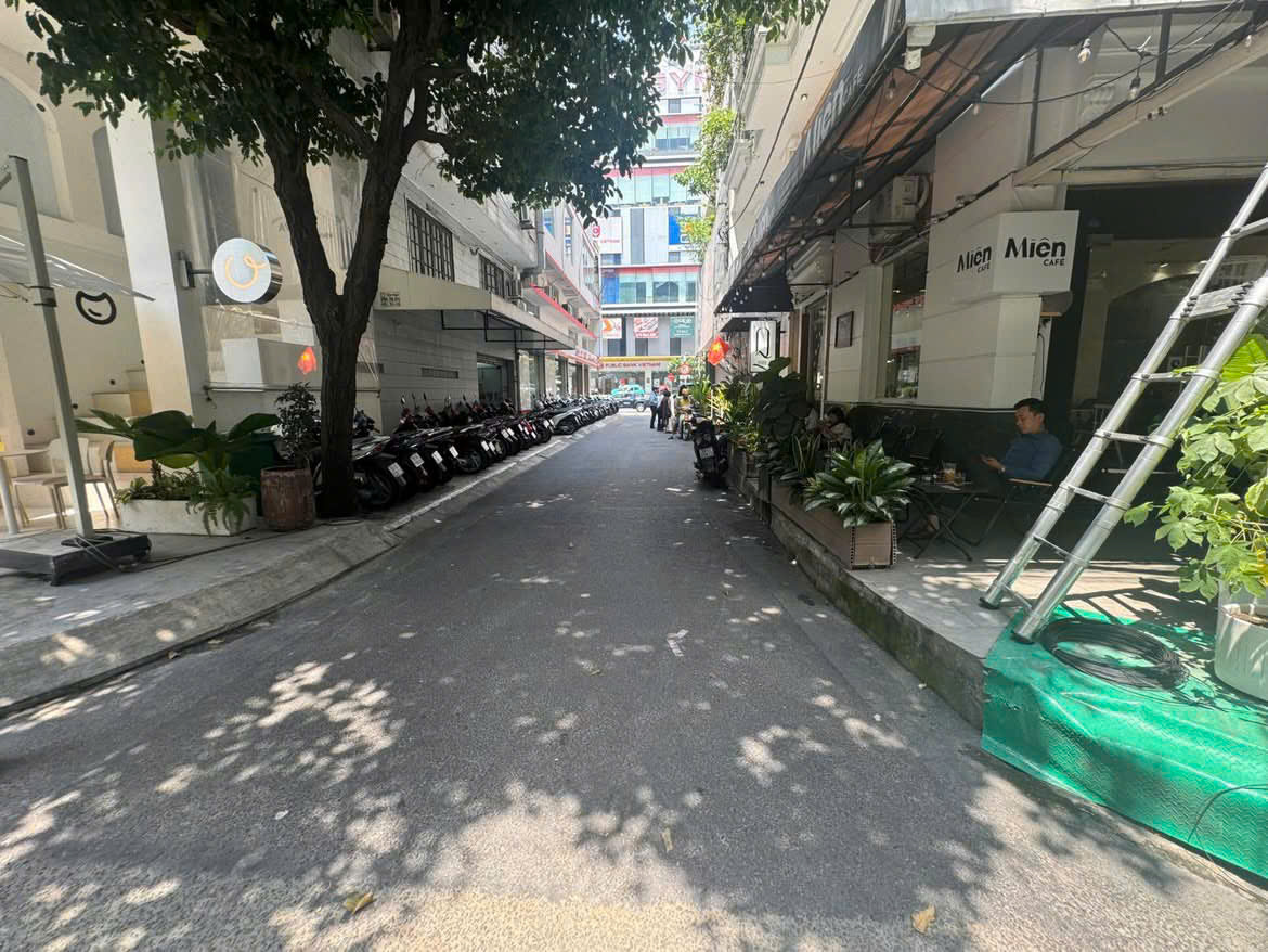 Cho thuê Nhà mặt tiền Quận 10, Hồ Chí Minh, Diện tích 200m², Giá Thương lượng 4