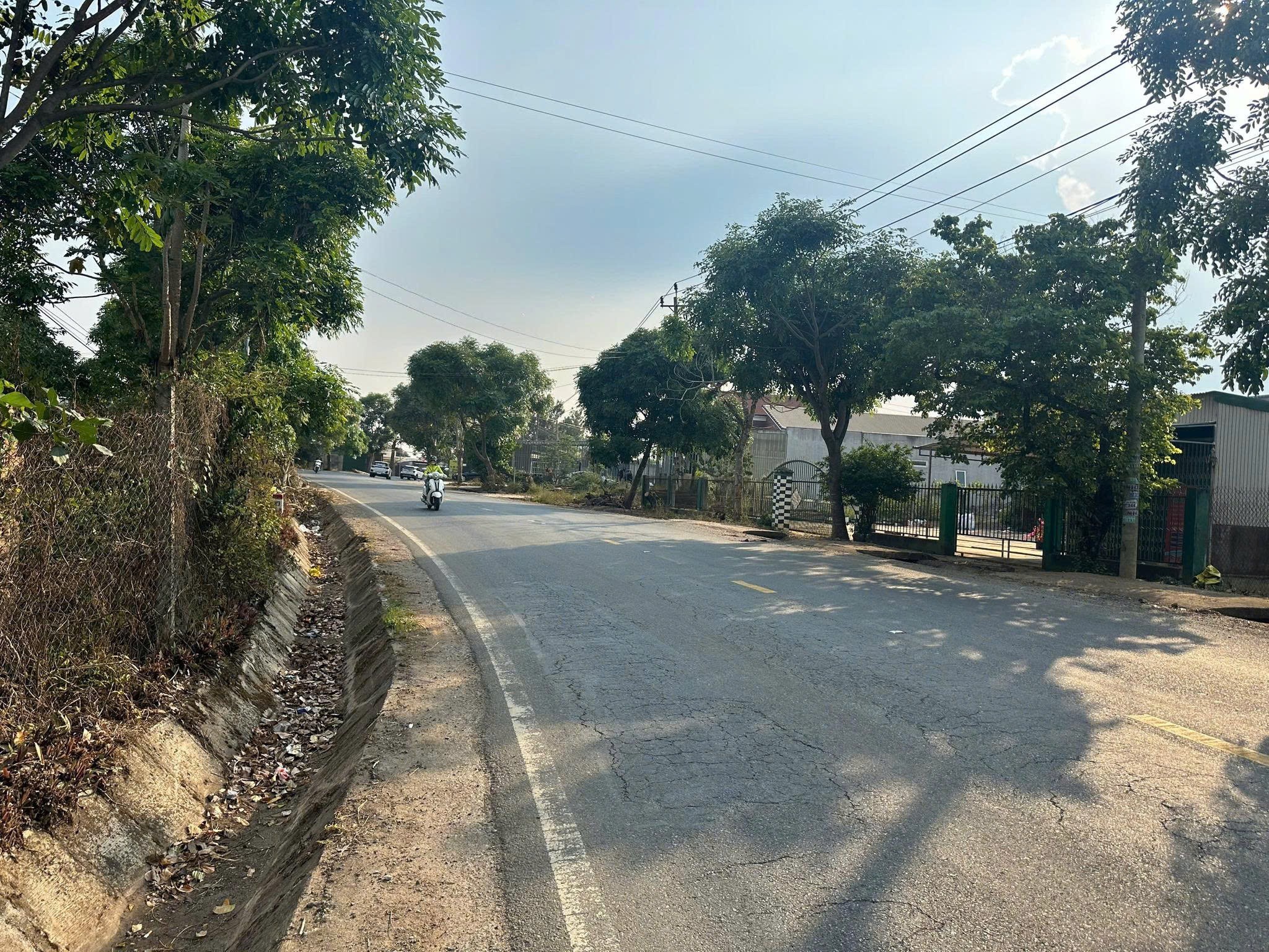 Bán 29,5 x 80m đất mặt tiền quốc lộ 27 giá cực tốt 8,8 tỷ đức trọng 2