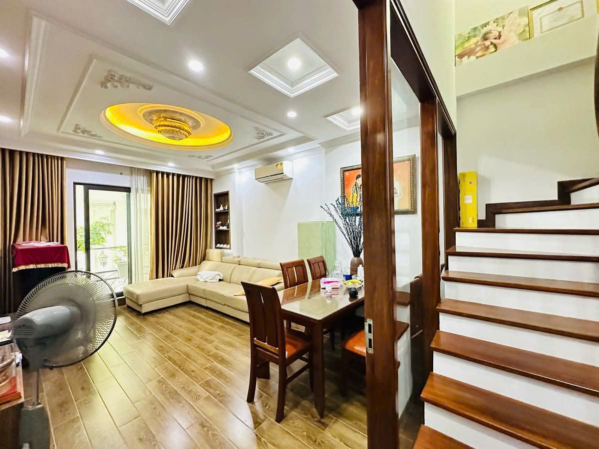 Hiếm. Bán nhà vị trí đắc địa đường Cổ Linh - Long Biên - HN 3