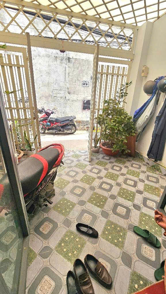 Nhà mới 3 tầng, hẻm thông, giáp Quận 7 – Huỳnh Tấn Phát, 4 TỶ 350 5
