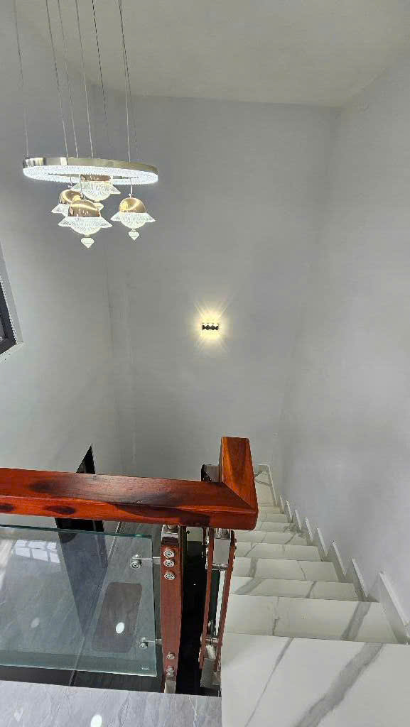 Nhà mới 3 tầng, hẻm thông, giáp Quận 7 – Huỳnh Tấn Phát, 4 TỶ 350 4