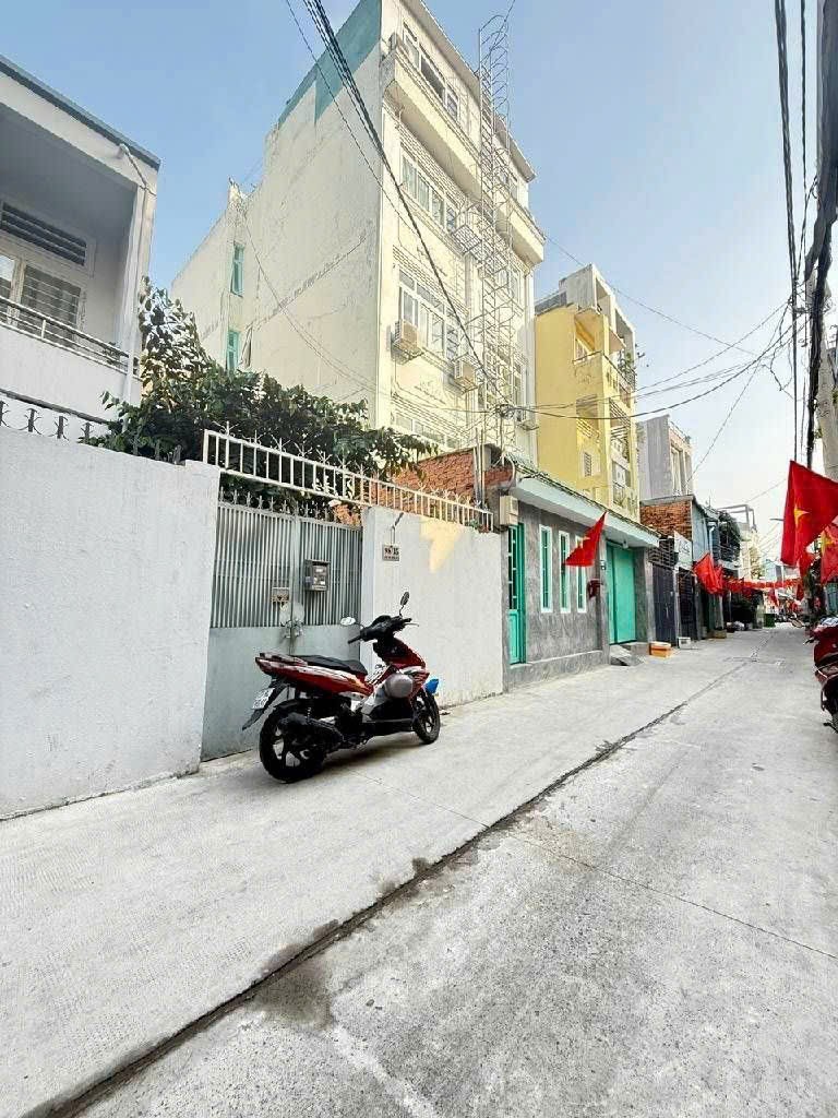 HOT NHÀ QUẬN 7 – GẦN LÂM VĂN BỀN 4.2M x19M Chỉ 8 TỶ 8