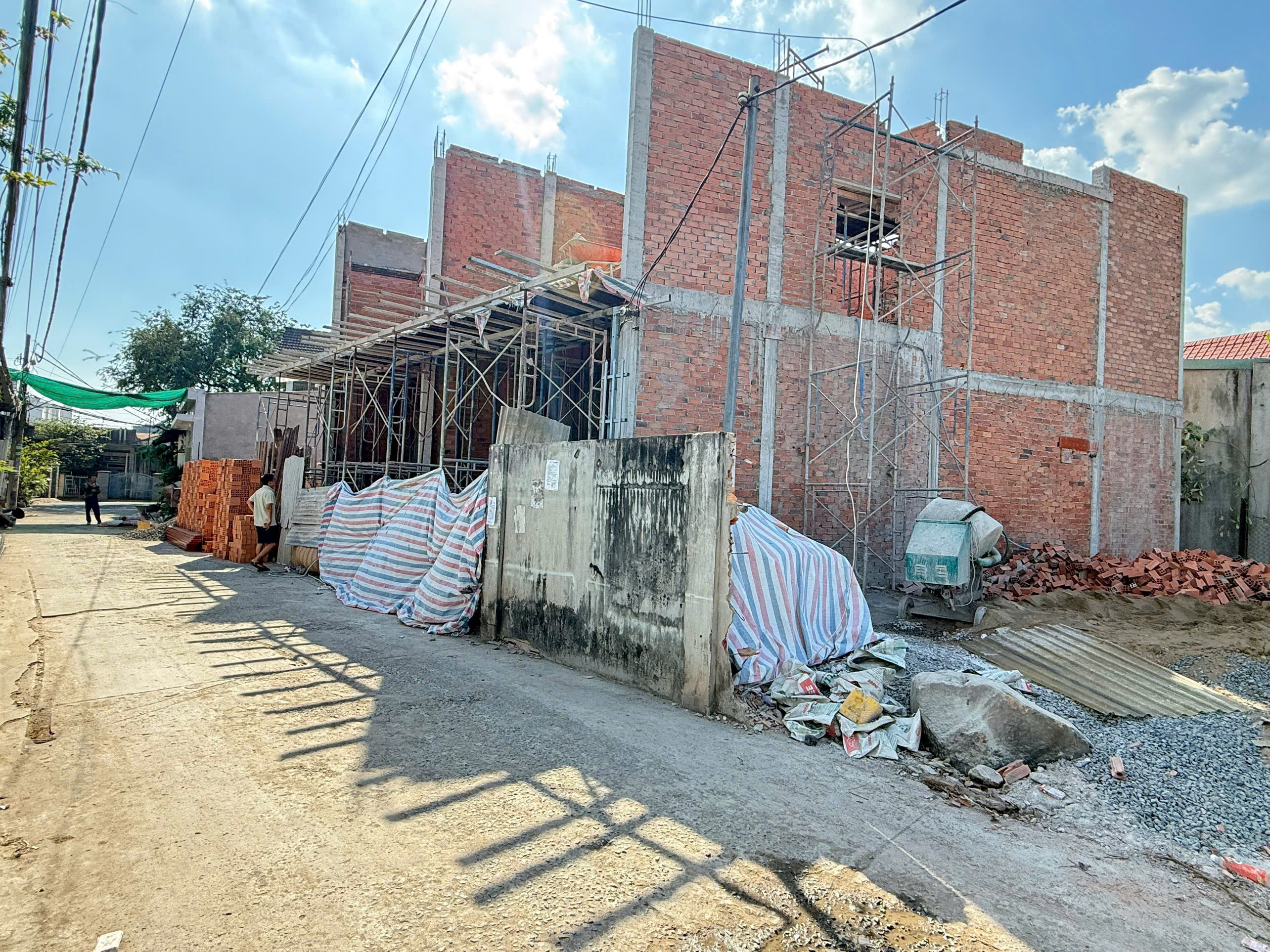 CHỈ 3 TỶ 150tr  – NHÀ 1T1L HỐ NAI – CÁCH LÊ NGÔ CÁT 50M 4