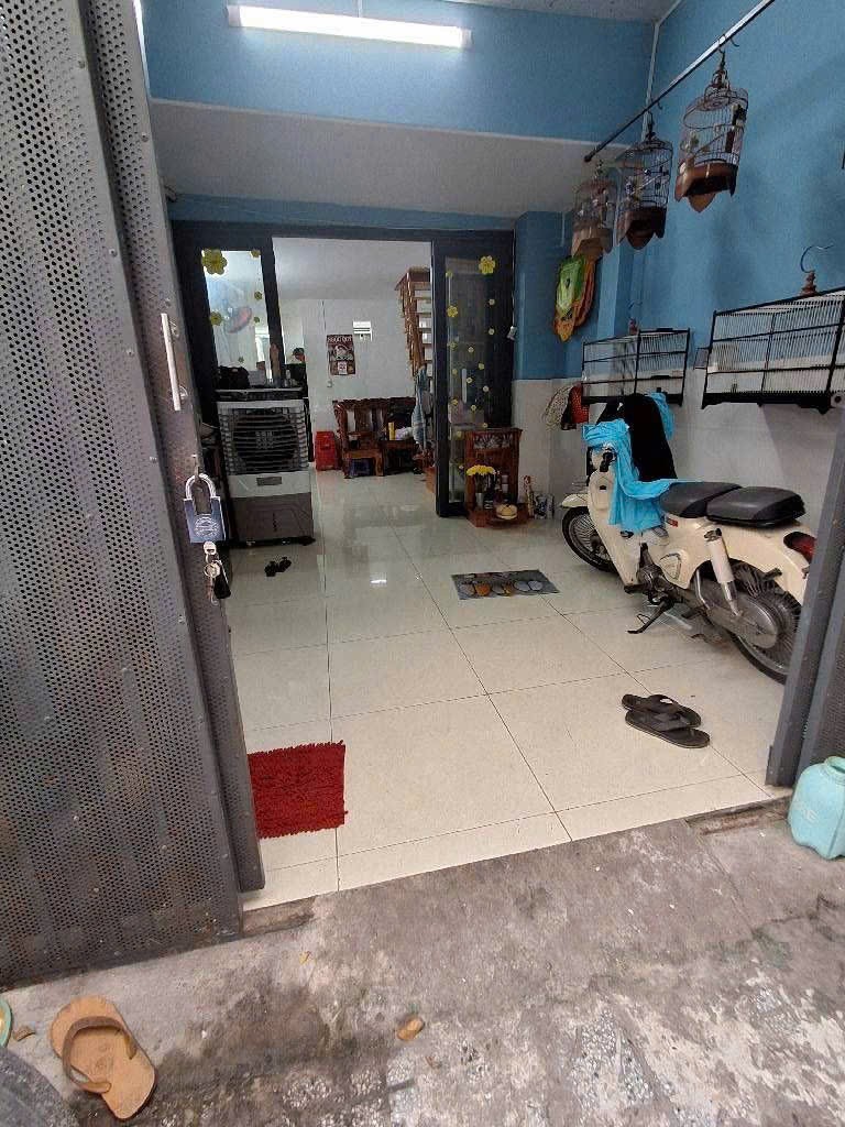 Bán nhà  Huỳnh Tấn Phát, Quận 7, 2 tầng, 2PN, sổ hồng riêng, giá 4.7 tỷ 2