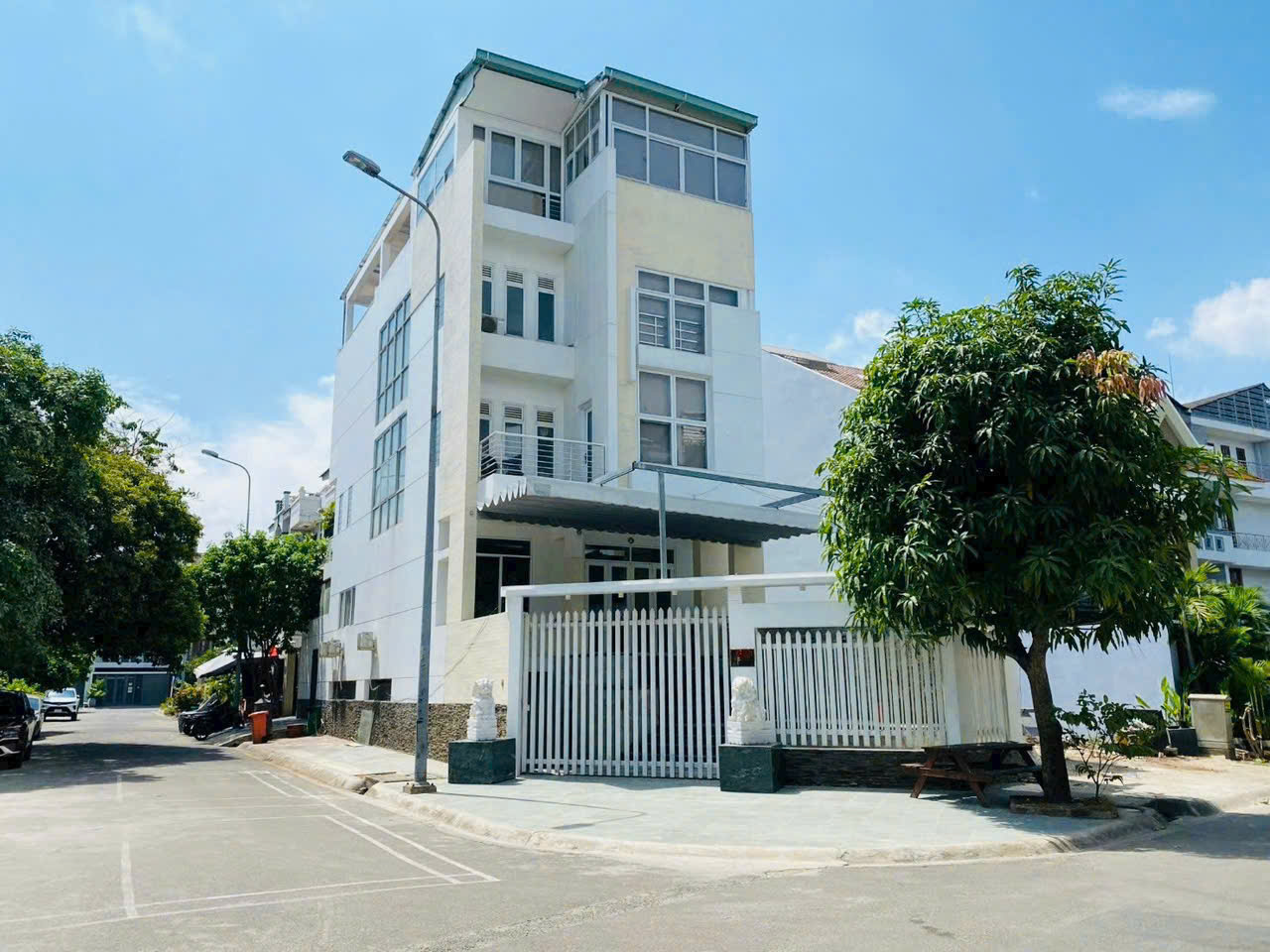 Cần bán Biệt thự Phường An Phú, Quận 2, Diện tích 168m², Giá 34 Tỷ 2