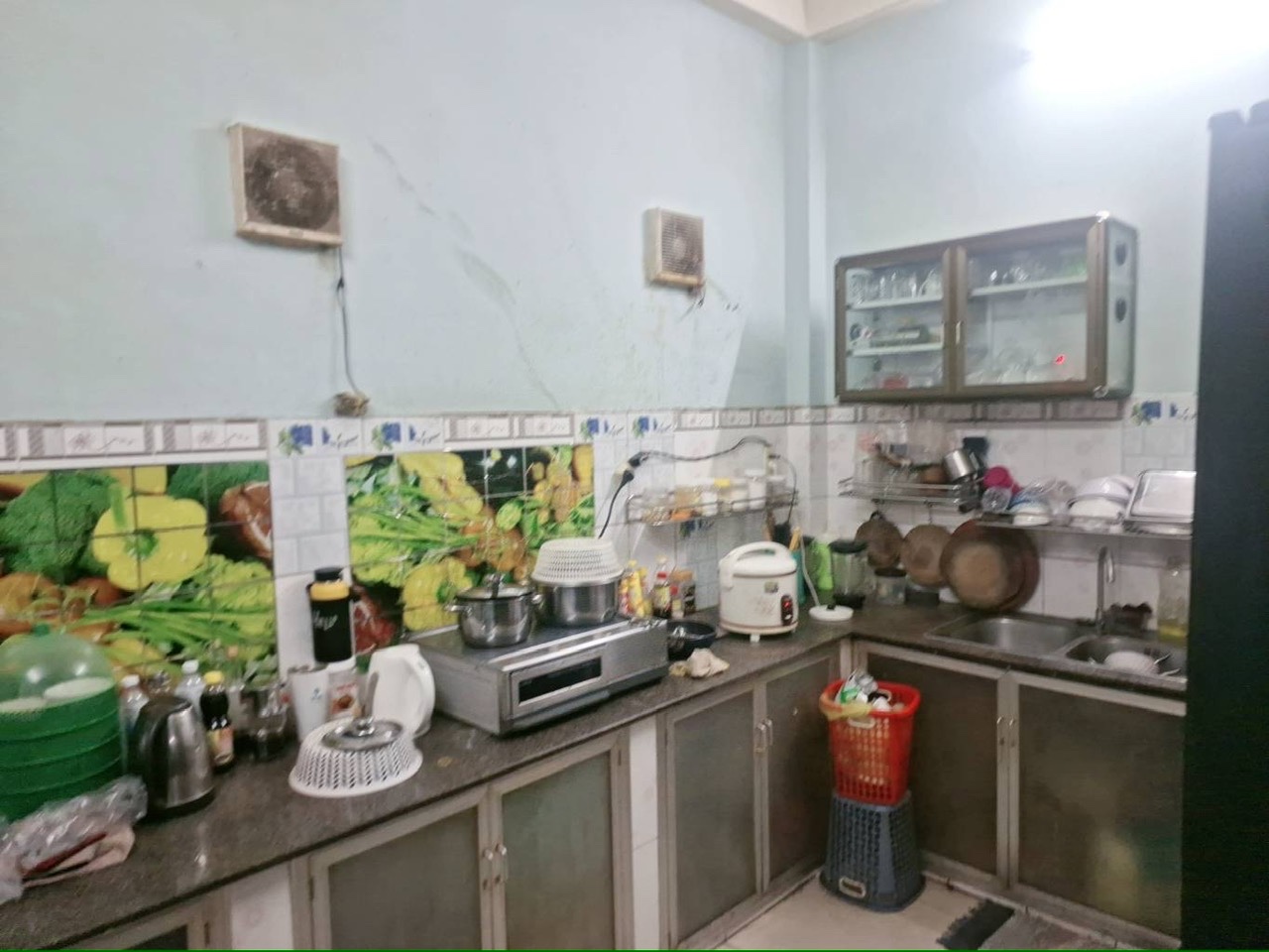 BÁN NHÀ Đ.SỐ- MẶT TIỀN XE HƠI ĐẬU CỬA- NHÀ ĐẸP VÀO Ở NGAY- THÔNG RA KHÁNH HỘI - HOÀNG DIỆU- NGUYỄN 5