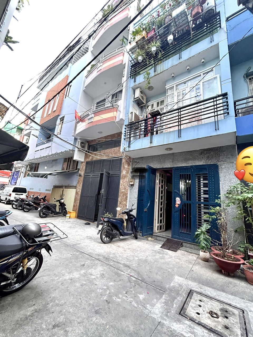 BÁN NHÀ Đ.SỐ- MẶT TIỀN XE HƠI ĐẬU CỬA- NHÀ ĐẸP VÀO Ở NGAY- THÔNG RA KHÁNH HỘI - HOÀNG DIỆU- NGUYỄN 3