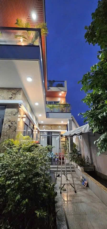 BIỆT THỰ VƯỜN NGANG 13M XUÂN THỚI THƯỢNG – FULL THỔ CƯ – GIÁ CHỈ 9 TỶ 3