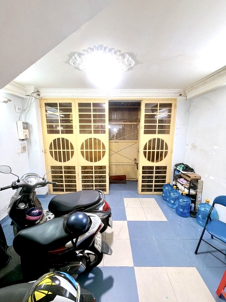 BÁN NHÀ MẶT TIỀN KINH DOANH XE HƠI ĐẬU CỬA - Đ. ĐOÀN VĂN BƠ- GIAO THƯƠNG XÓM CHIẾU- NGUYỄN THẦN 3